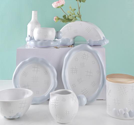 Serie di stoviglie in ceramica con griglia in rilievo curativa: illumina gli spazi domestici con una consistenza delicata