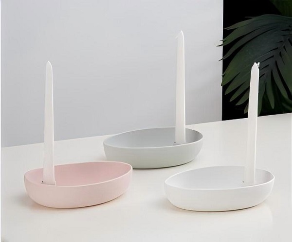 Utilizzi ancora i normali candelieri? Prova questo candeliere in ceramica che combina un design moderno con una squisita lavorazione artigianale per creare un'atmosfera impossibile da replicare.