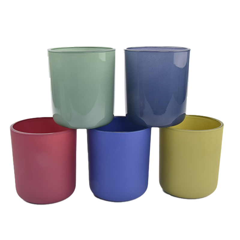 Portacandele in vetro a cinque colori: una pratica di colore e luce in un design minimalista