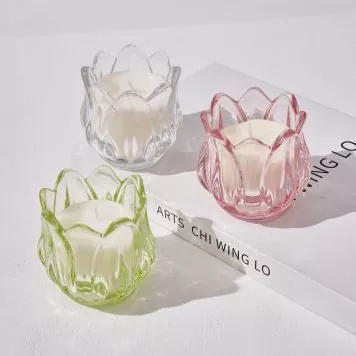 Candela in vetro colorato a forma di tulipano