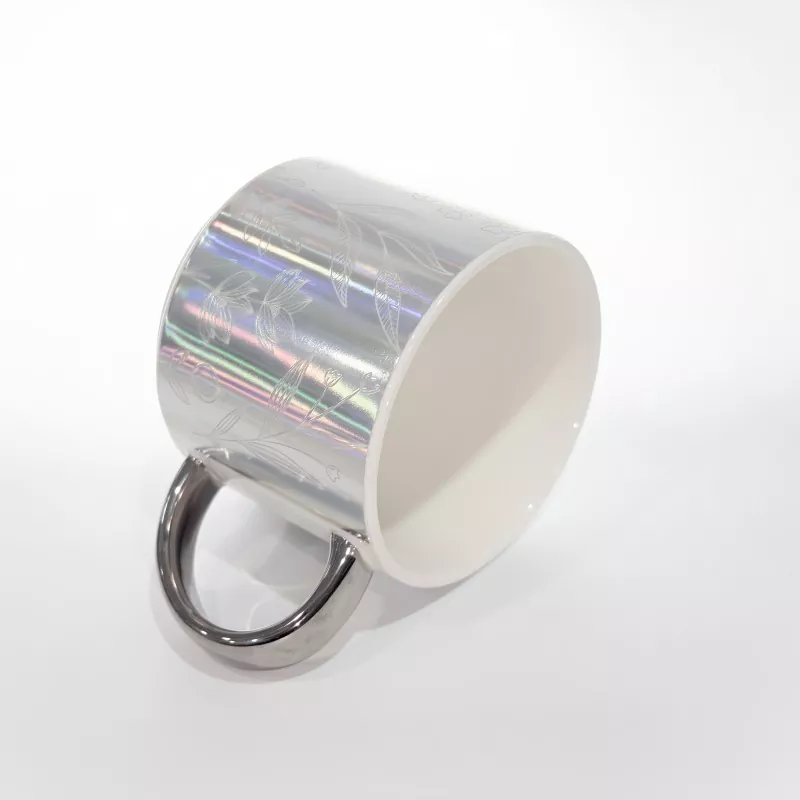 Tazza in ceramica con decalcomania galvanica