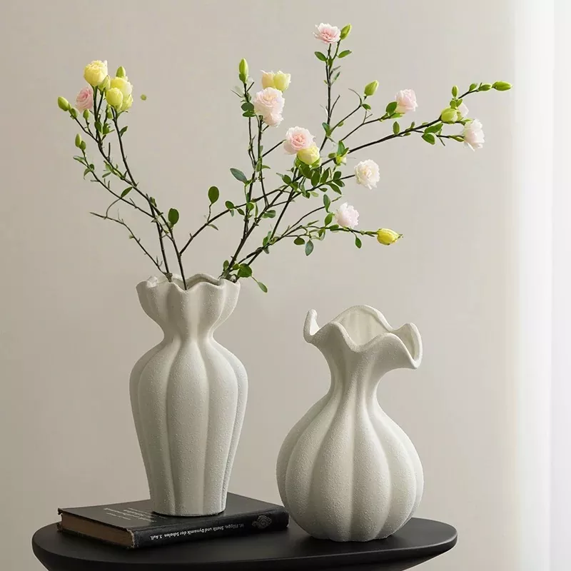 Vaso moderno in ceramica naturale