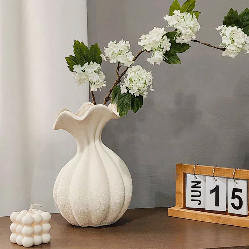 Vaso moderno in ceramica naturale