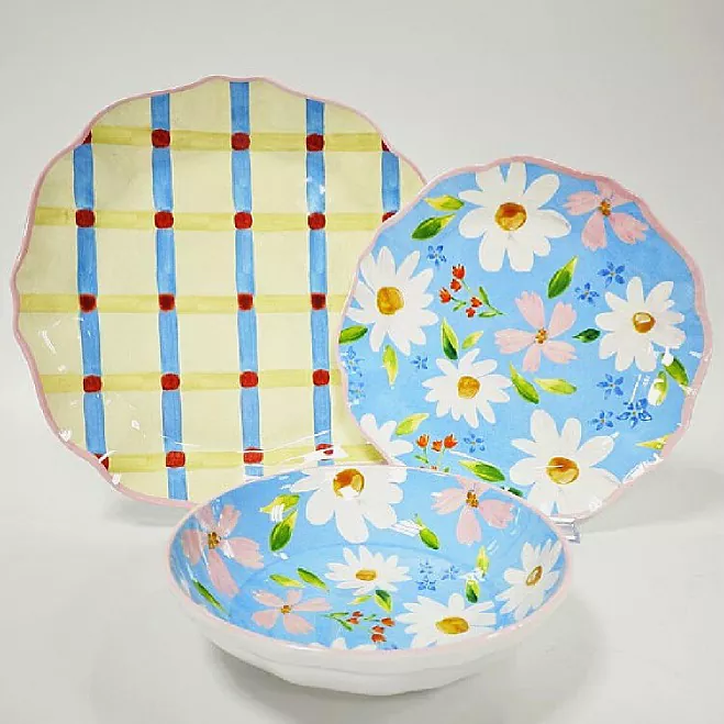 Set di piatti da giardino con margherite dipinte