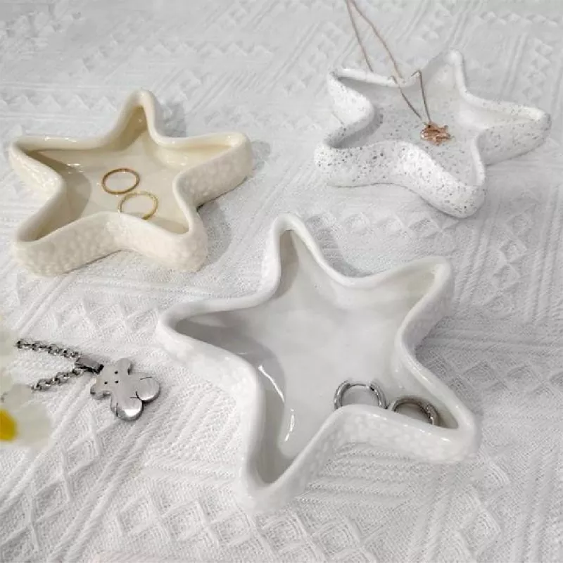 Vassoio per gioielli in ceramica conchiglia e stella marina Vassoio per gioielli in ceramica conchiglia e stella marina