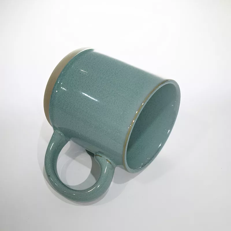Tazza blu da viaggio in ceramica semplice e moderna