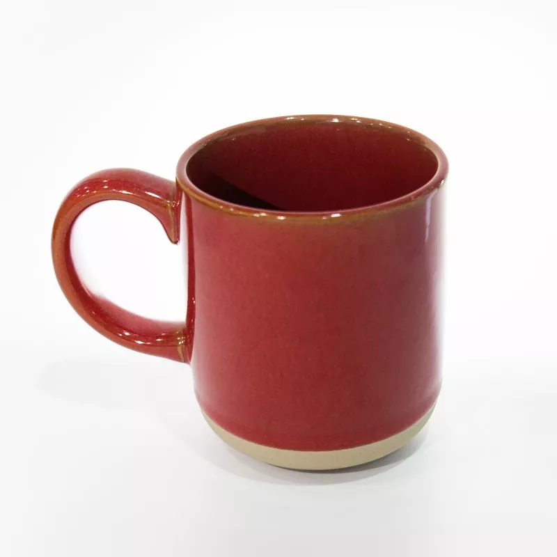 Tazza rossa da viaggio in ceramica semplice e moderna